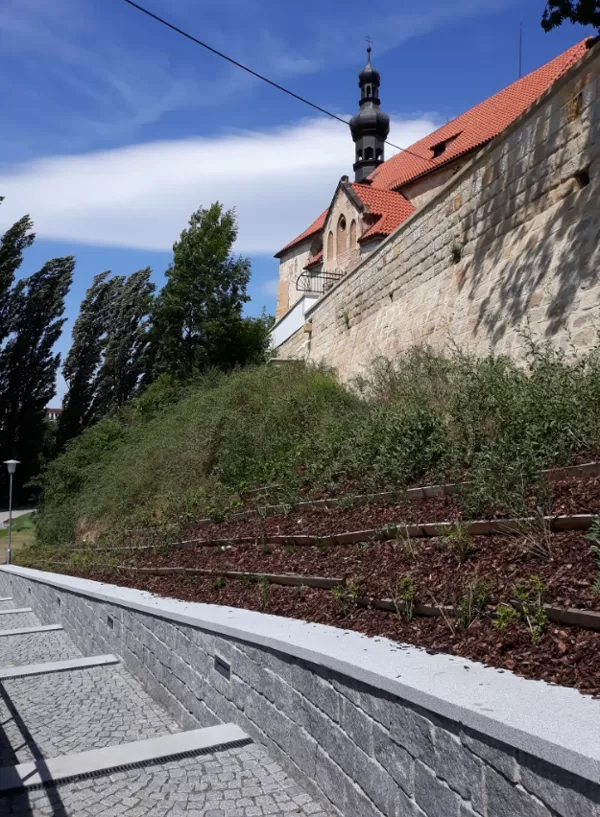 Rekonstrukce cesty a svahu 6_2020